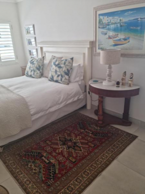 Guest bedroom in Modern Beach Apartment Eco Estate